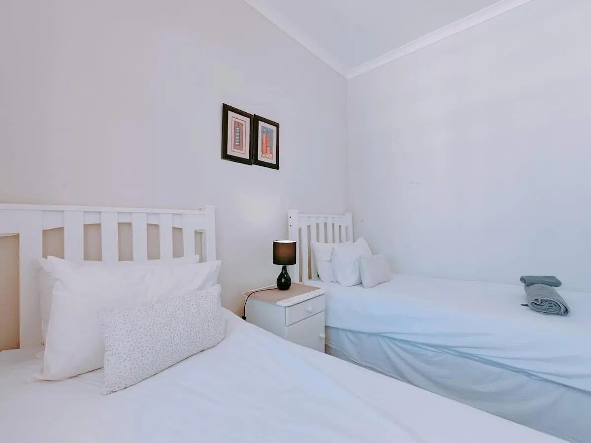 The Waves Empire Apartment Muizenberg 0*,