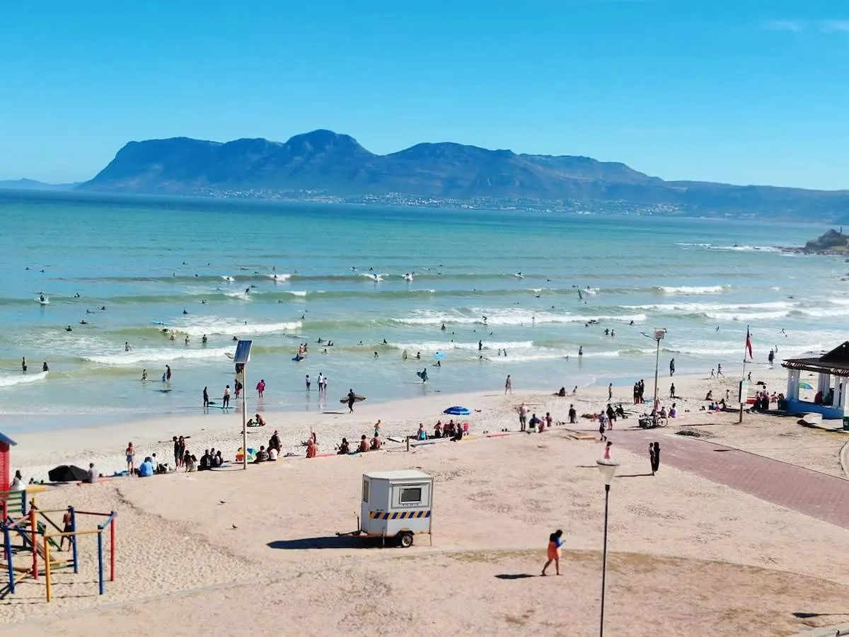 The Waves Empire Apartment Muizenberg 0*,  South Africa
